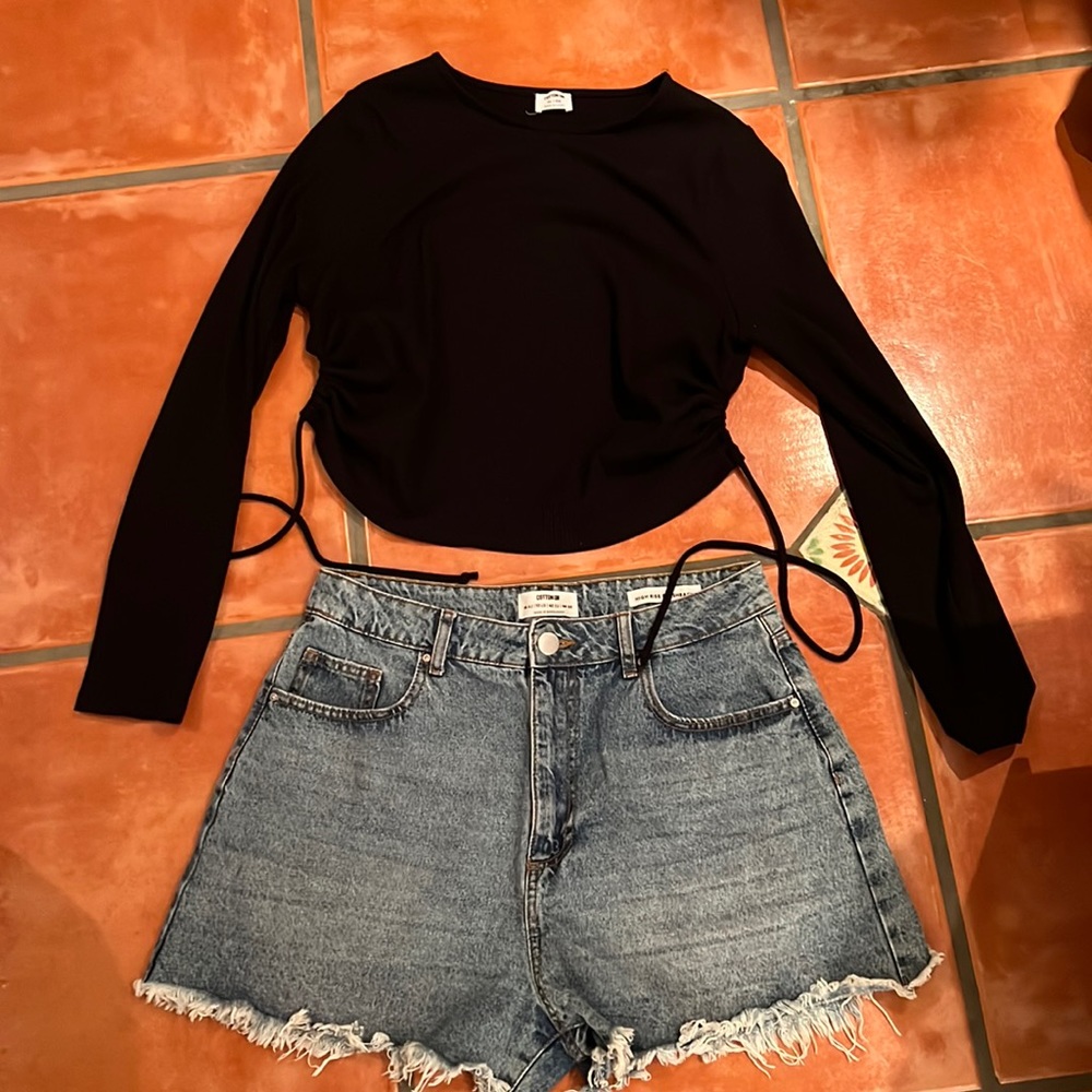 Cotton On Bundle - Backless black blouse and jean shorts